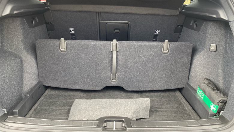 Volvo XC40 2.0 B3P Ultra Dark 5dr Auto Petrol Estate